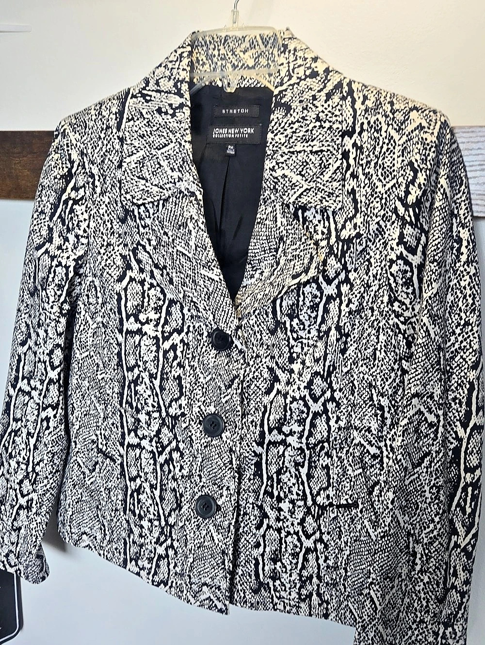 Jones New York Collection Petite Animal Print Blazer in Black & White PM